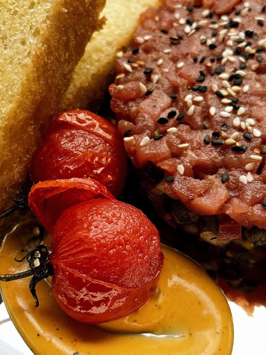 Cicchetti z pieczoną papryką na grzance